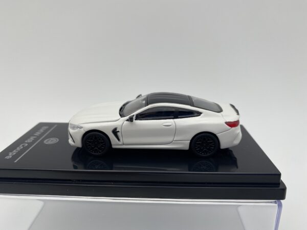 PARA64 1:64 BMW M8 BLANCO  RHD - Imagen 3