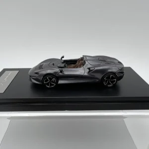 LCD 1:64 MCLAREN ELVA GRIS METALIZADO