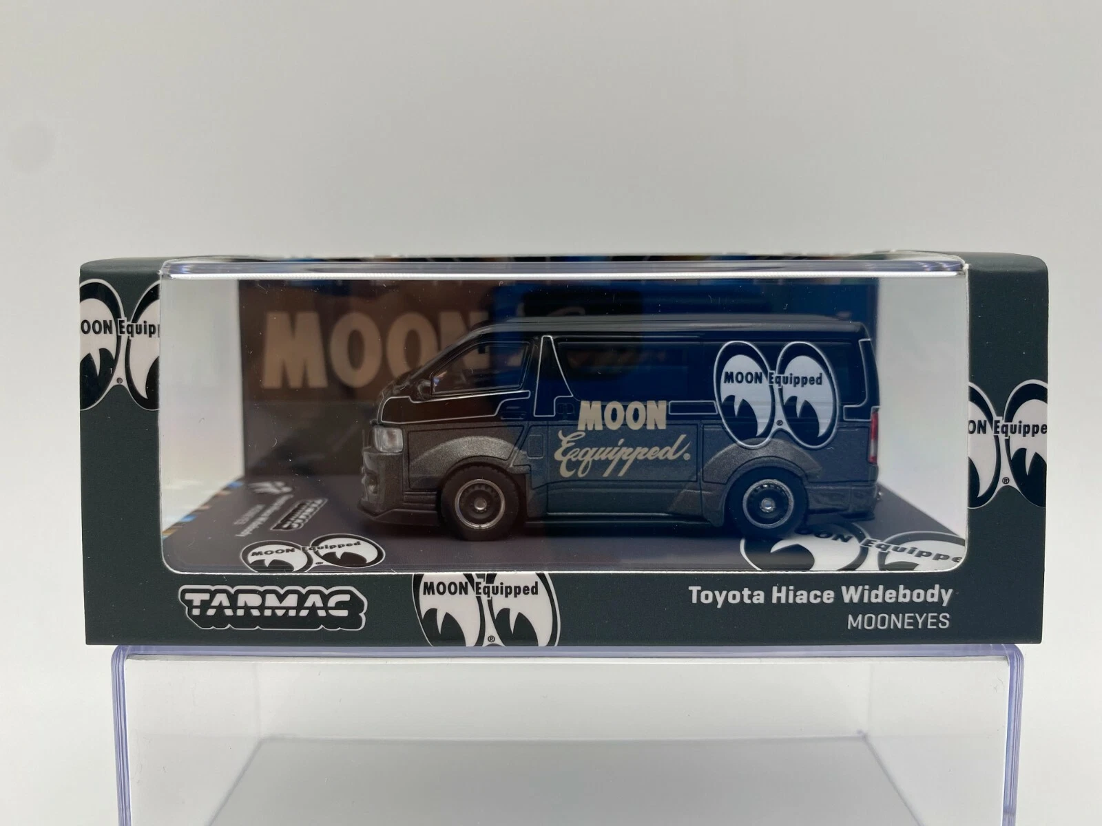 TARMAC WORKS 1:64 TOYOTA HIACE WIDEBODY MOONEYES