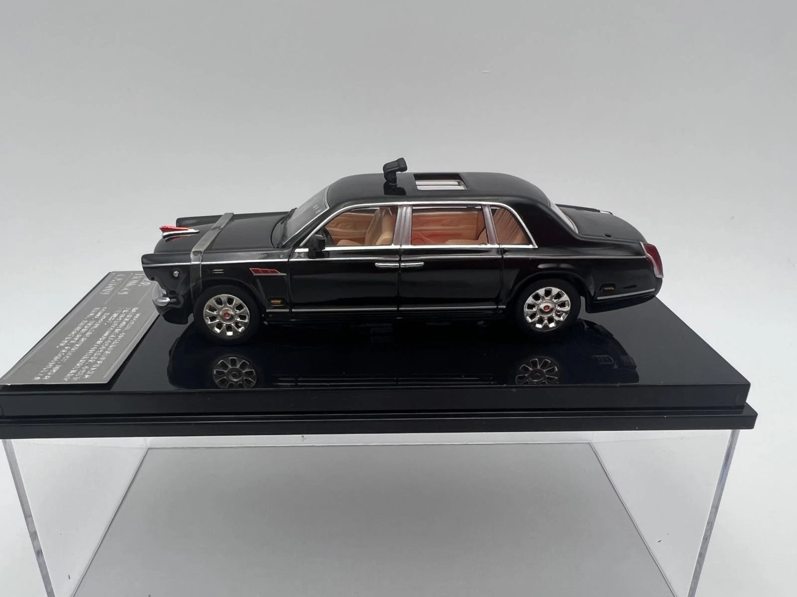 XCARTOYS 1:64 HONGQI 2015