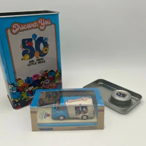 TARMAC WORKS 1:64 TOYOTA HIACE WIDEBODY MR. MEAN LITTE MISS CON LATA METAL