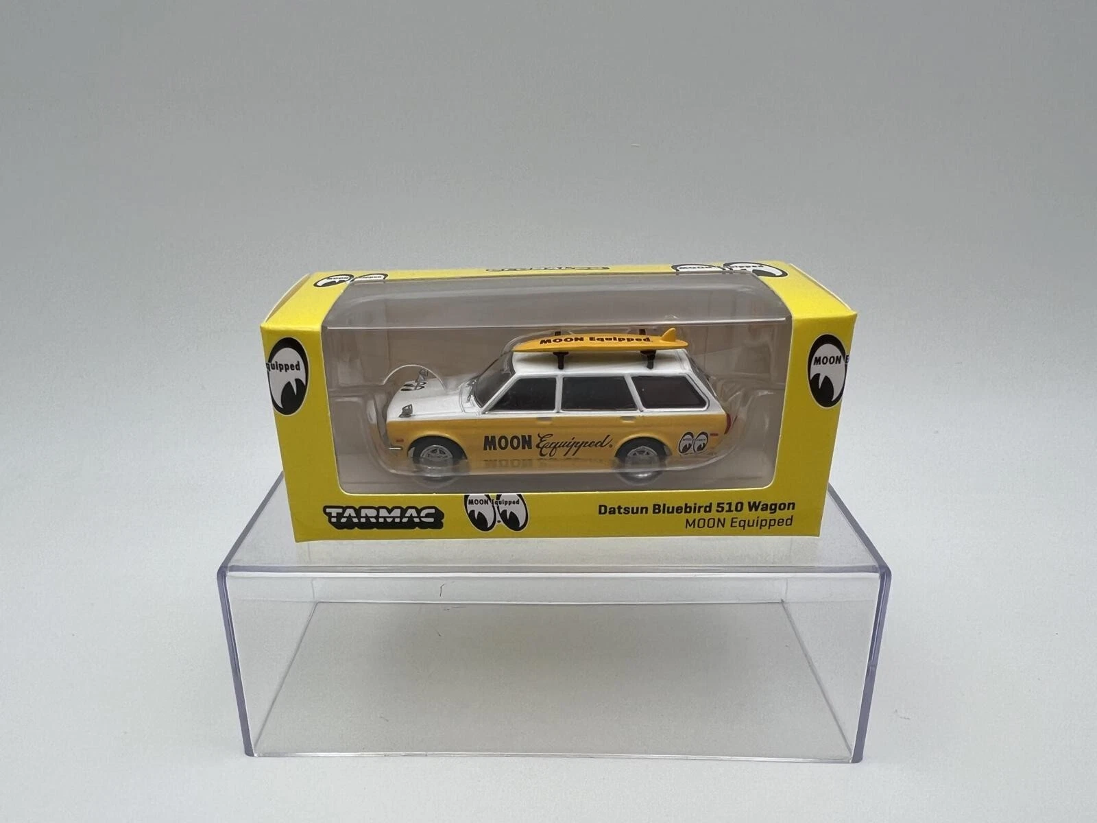 TARMAC WORKS 1:64 DATSUN BLUEBIRD 510 WAGON MOONEYES