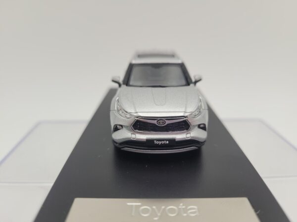 LCD 1:64 TOYOTA HIGHLANDER PLATA - Imagen 3