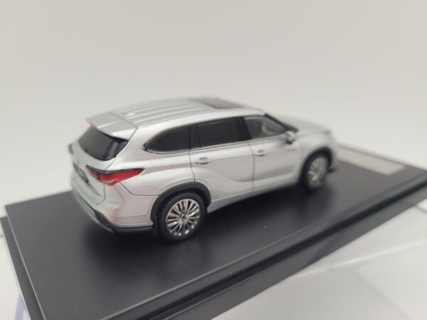 LCD 1:64 TOYOTA HIGHLANDER PLATA - Imagen 4