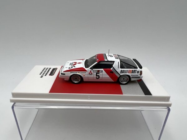 TARMAC WORKS 1:64 MITSUBISHI STARION MACAU GUIA RACE 1988 - Imagen 3