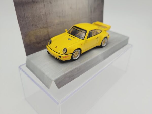 TARMAC WORKS 1:64 PORSCHE 911 RSR YELLOW - Imagen 2