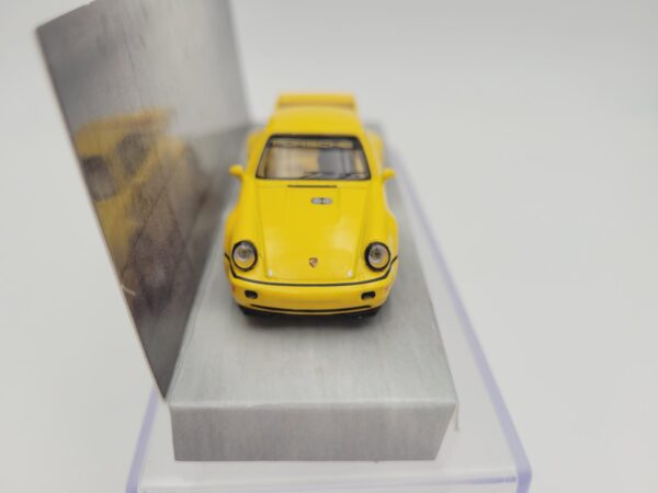 TARMAC WORKS 1:64 PORSCHE 911 RSR YELLOW - Imagen 3