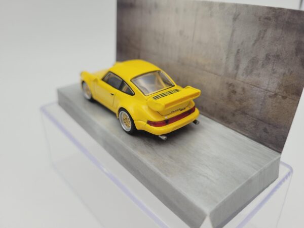 TARMAC WORKS 1:64 PORSCHE 911 RSR YELLOW - Imagen 4