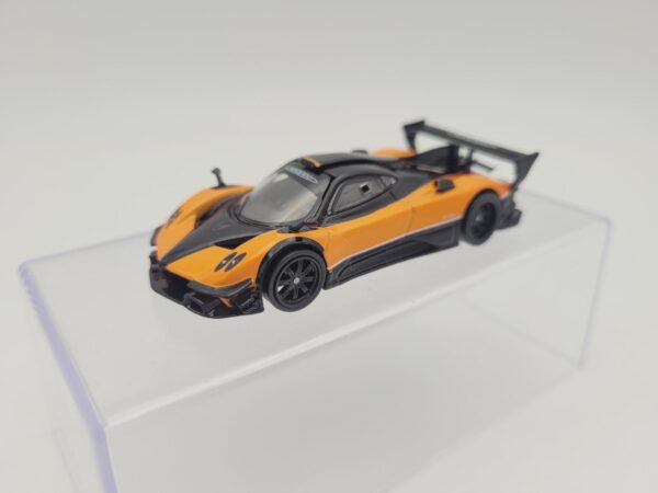 TARMAC WORKS 1:64 PAGANI ZONDA REVOLUCION ARANCIO SAINT TROPEZ - Imagen 2