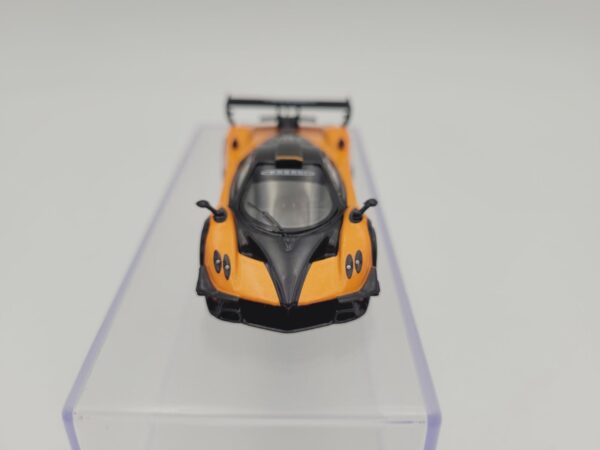TARMAC WORKS 1:64 PAGANI ZONDA REVOLUCION ARANCIO SAINT TROPEZ - Imagen 3