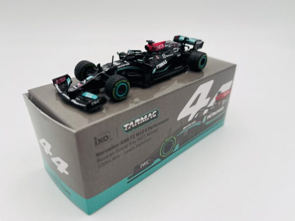 TARMAC WORKS 1:64 MERCEDES-AMG W12 E PERFORMANCE LEWIS HAMILTON RUSSIAN 2021 – Image 2