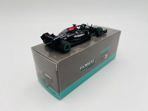 TARMAC WORKS 1:64 MERCEDES-AMG W12 E PERFORMANCE LEWIS HAMILTON RUSSIAN 2021 – Image 4