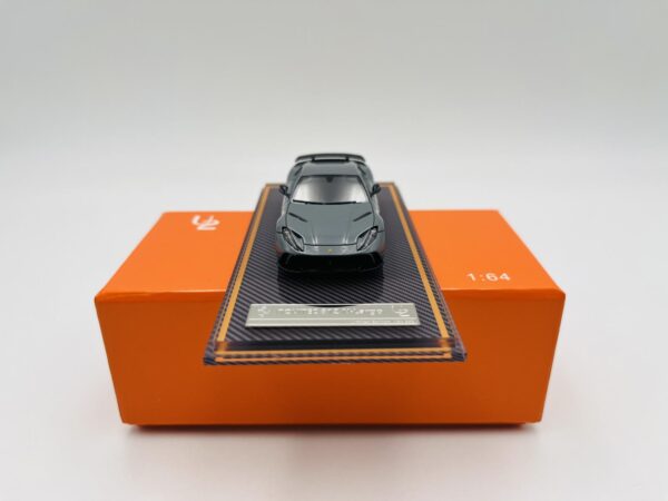 U2 1:64 NOVITEC 812 SUPERFAST GREY – Bild 2