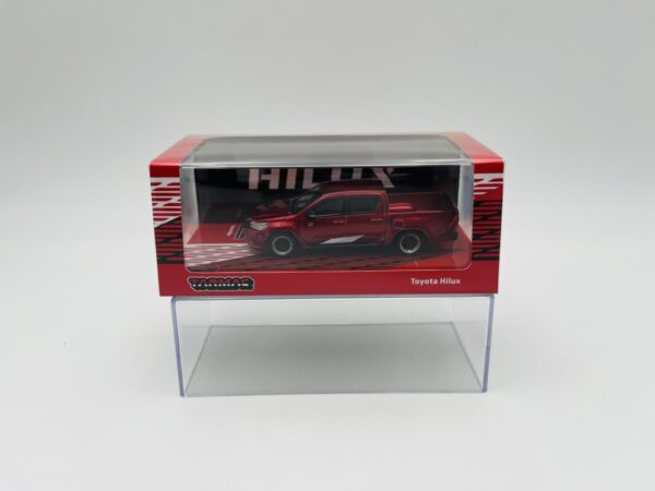TARMAC WORKS 1:64 TOYOTA HILUX ROJA