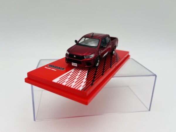 TARMAC WORKS 1:64 TOYOTA HILUX ROJA - Imagen 2