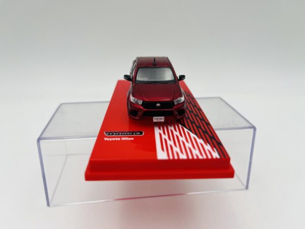 TARMAC WORKS 1:64 TOYOTA HILUX ROJA - Imagen 3