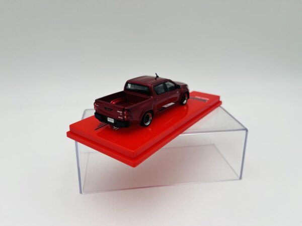 TARMAC WORKS 1:64 TOYOTA HILUX ROJA - Imagen 4