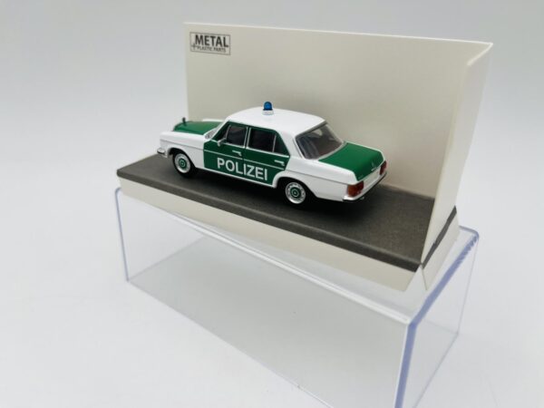 SCHUCO 1:64 MERCEDES BENZ 200D POLIZEI - Image 3