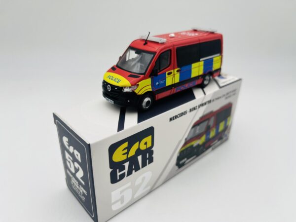 ERA CAR 1:64 MERCEDES BENZ SPRINTER HK POLICE CAR BX19 GXG - Imagen 2