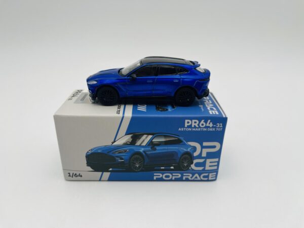 POP RACE 1:64 ASTON MARTIN DBX 707 BLUE CAJA ABIERTA