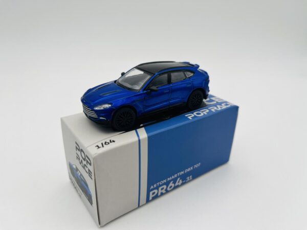 POP RACE 1:64 ASTON MARTIN DBX 707 BLUE CAJA ABIERTA – Bild 2