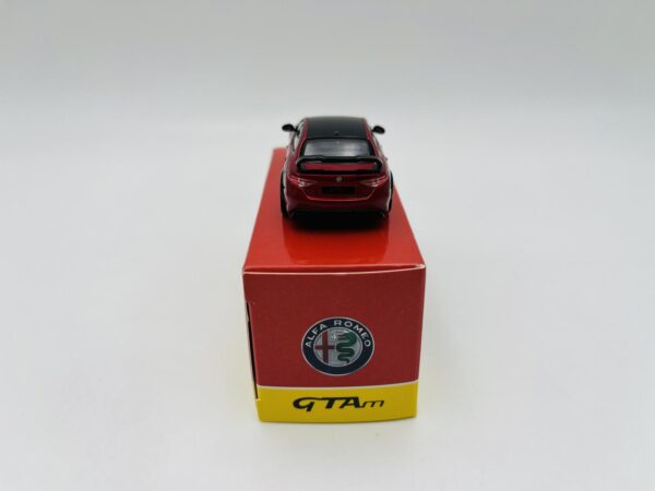 TARMAC WORKS 1:64 ALFA ROMEO GIULIA GTAM RED YELLOW – Image 4
