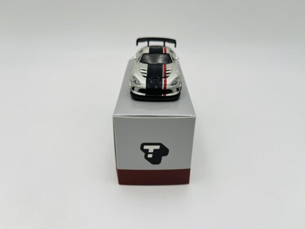 TARMAC WORKS 1:64 DODGE VIPER ACR EXTREME SILVER METALLIC - Imagen 3