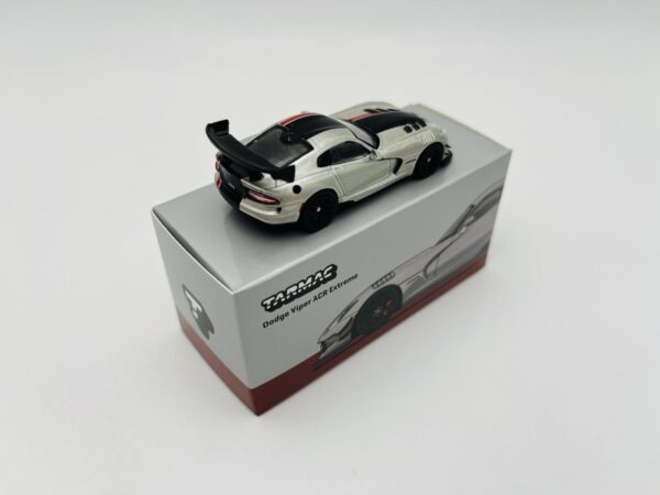 TARMAC WORKS 1:64 DODGE VIPER ACR EXTREME SILVER METALLIC - Imagen 5
