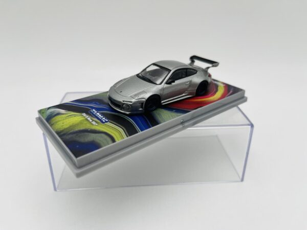 TARMAC WORKS 1:64 OLD & NEW 997 GRAY METALLIC – Image 3