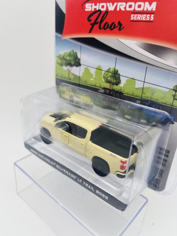 GREENLIGHT 1:64 CHEVROLET SILVERADO LT TRAIL BOSS 2023 – Image 3