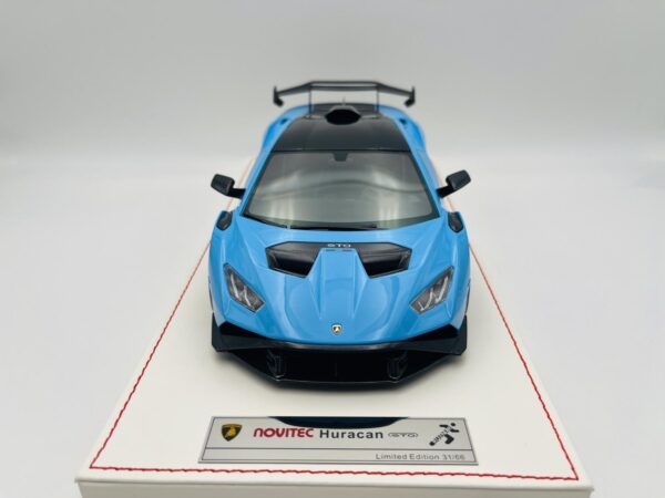 RUNNER 1:18 LAMBORGHINI HURACAN STO NOVITEC BLUE 31/66 PCS - Imagen 2