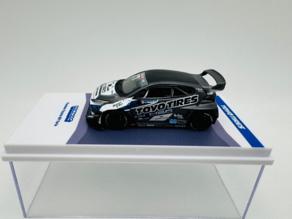 TARMAC WORKS 1:64 PANDEM TOYOTA GR YARIS TOYO TIRES - Imagen 4