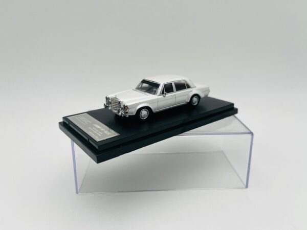 BSC 1:64 MERCEDES BENZ 300SEL AMG BLANCO – Image 2