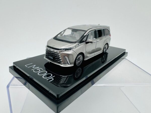 HOBBY JAPAN 1:64 LEXUS LM 500H SONIC TITANIUM - Imagen 2