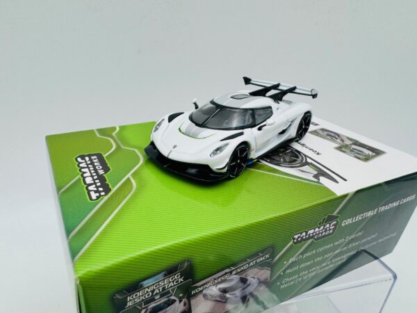 TARMAC WORKS 1:64 KOENIGSEGG JESKO ATTACK WHITE  PACK CARDS - Imagen 2