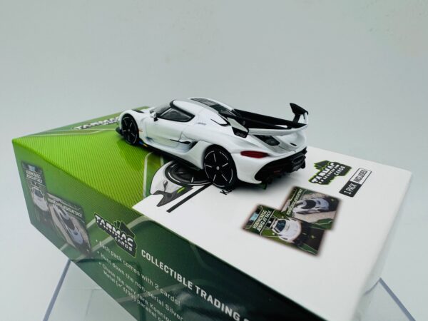 TARMAC WORKS 1:64 KOENIGSEGG JESKO ATTACK WHITE  PACK CARDS - Imagen 3