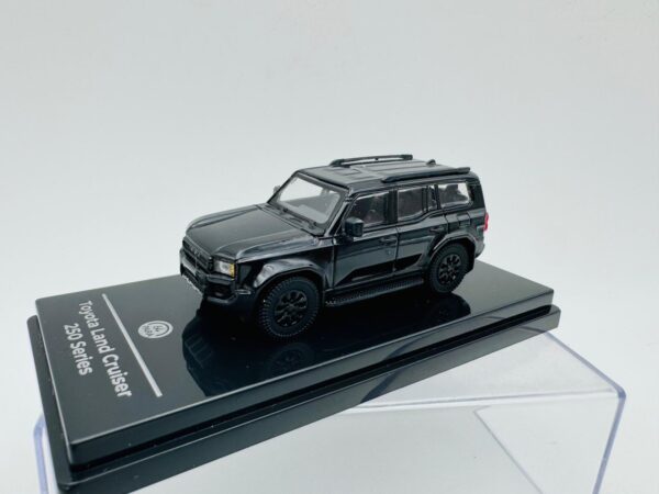 PARA64 1:64 TOYOTA LAND CRUISER 250 PRADO BLACK