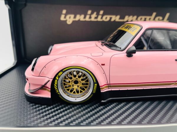 IGNITION 1:18 PORSCHE RWB 930 PINK 3620 - Image 4