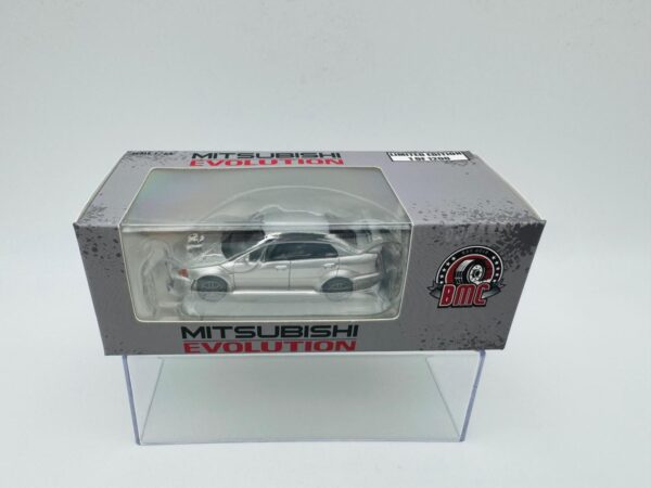BM 1:64 MITSUBISHI LANCER EVO V AND VI SILVER – Image 2