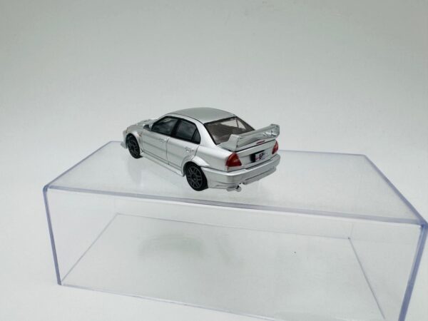 BM 1:64 MITSUBISHI LANCER EVO V AND VI SILVER – Image 4