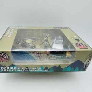 BM 1:64 TOYOTA HILUX 1980 CAMPING DIORAMA