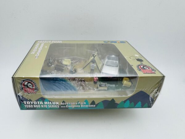 BM 1:64 TOYOTA HILUX 1980 CAMPING DIORAMA