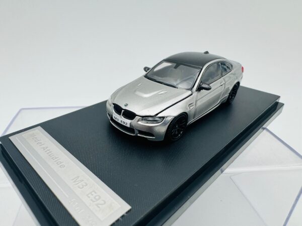 MODEL ATTUDIDE 1:64 BMW M3 E92 SILVERSTONE GREY - Image 4