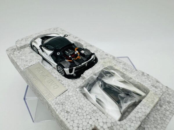 LITTLE TOY 1:64 FERRARI FXX-K EVO PEARL WHITE - Imagen 4