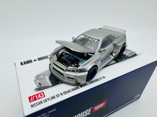MINI GT 1:64 KAIDO NISSAN SKYLINE GTR R34 KAIDO WORKS SHINJUKU V1  143 – Bild 4