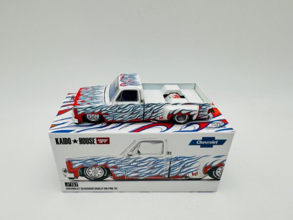 MINI GT 1:64 CHEVROLET SILVERADO DUALLY ON FIRE V2  157