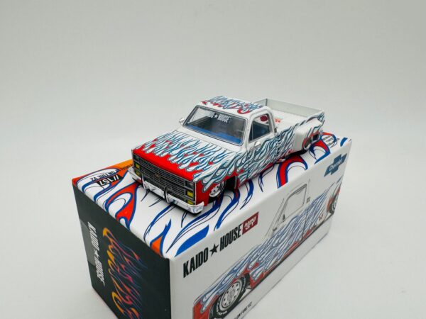 MINI GT 1:64 CHEVROLET SILVERADO DUALLY ON FIRE V2  157 – Bild 2