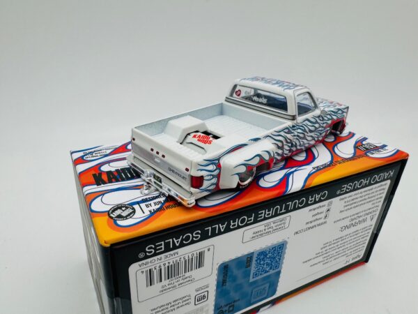 MINI GT 1:64 CHEVROLET SILVERADO DUALLY ON FIRE V2  157 – Bild 3