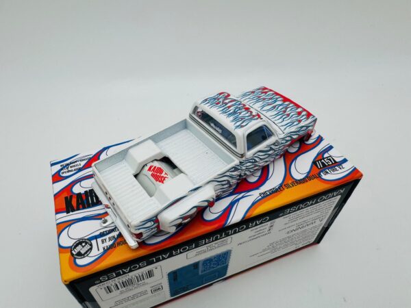 MINI GT 1:64 CHEVROLET SILVERADO DUALLY ON FIRE V2  157 – Bild 4