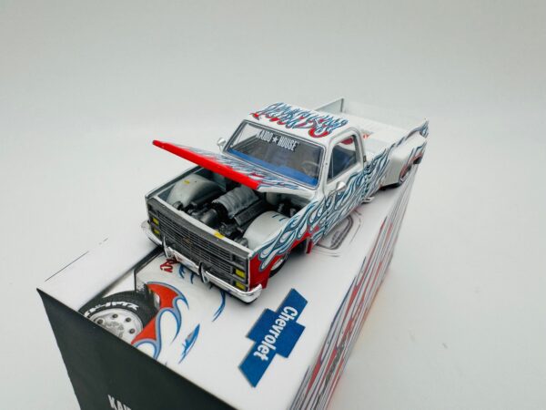 MINI GT 1:64 CHEVROLET SILVERADO DUALLY ON FIRE V2  157 – Bild 5
